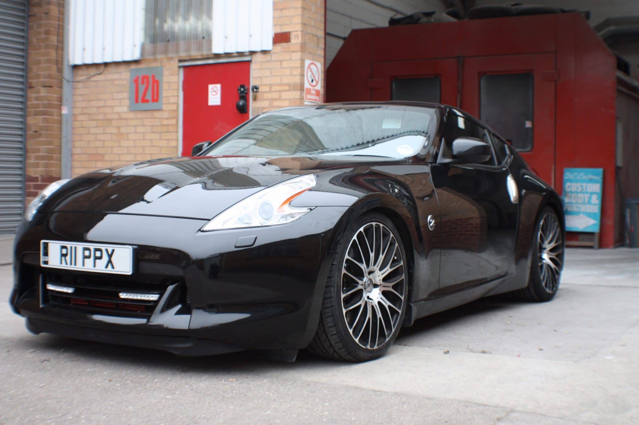 Nissan 350Z_3 Nissan pps black front view